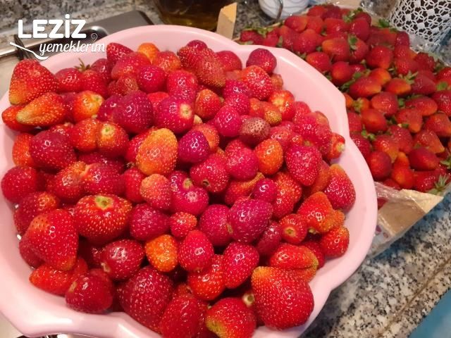 Çilek Reçeli (Kıvamı Muhteşem)