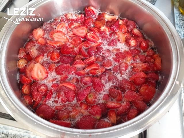 Çilek Reçeli (Kıvamı Muhteşem)