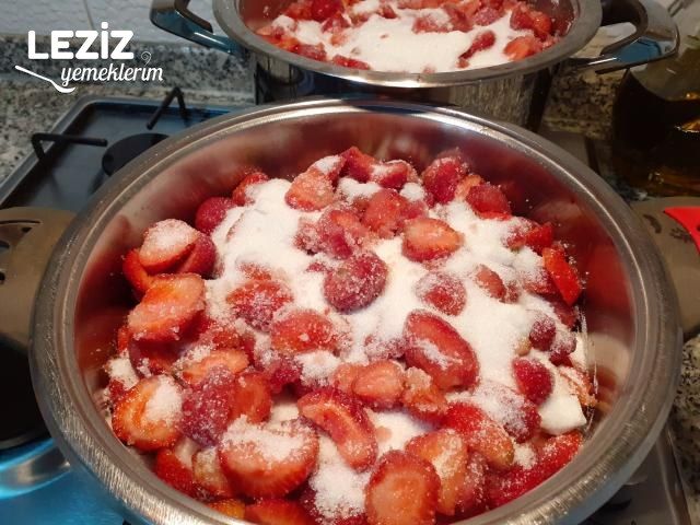 Çilek Reçeli (Kıvamı Muhteşem)