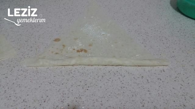 Lokmalık Peynirli Gül Böreği