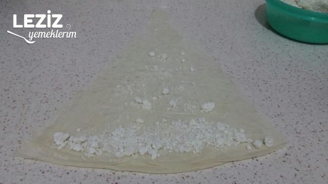 Lokmalık Peynirli Gül Böreği