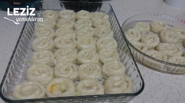 Lokmalık Peynirli Gül Böreği