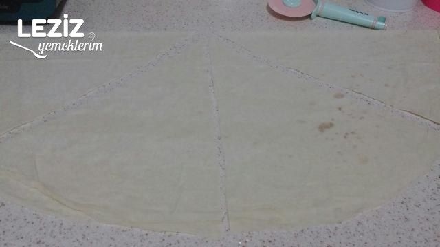 Lokmalık Peynirli Gül Böreği