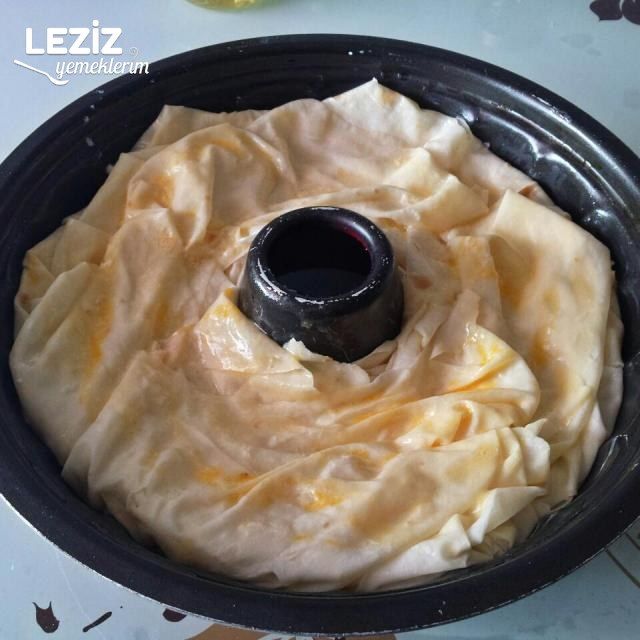 Kek Kalıbında Börek Yapımı
