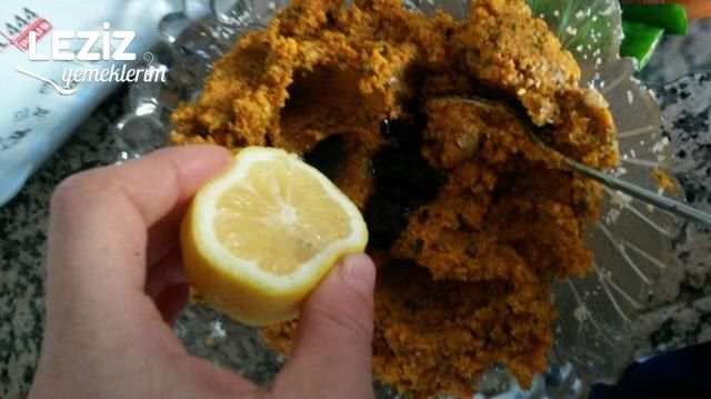 Beş Dakikada Çiğ Köfte Yapımı