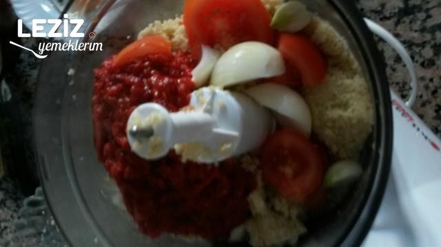 Beş Dakikada Çiğ Köfte Yapımı