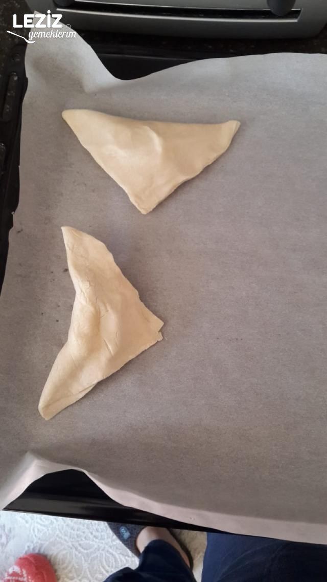 Kaşarlı Yumurtasız Milföyler