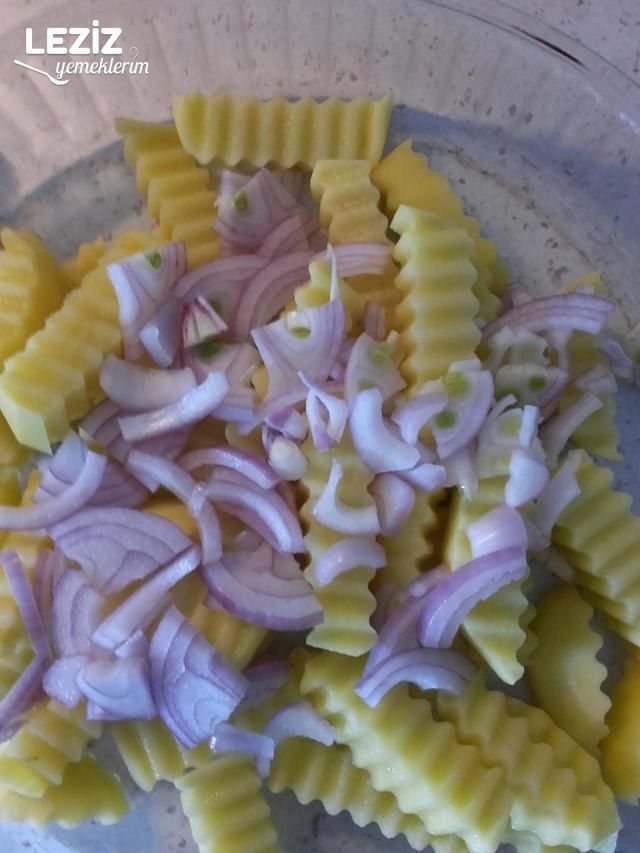 Fırında Patatesli Tavuk Üst But Tarifi