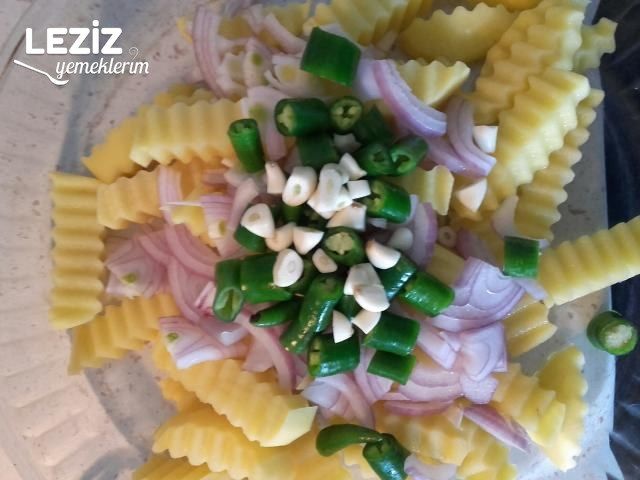 Fırında Patatesli Tavuk Üst But Tarifi