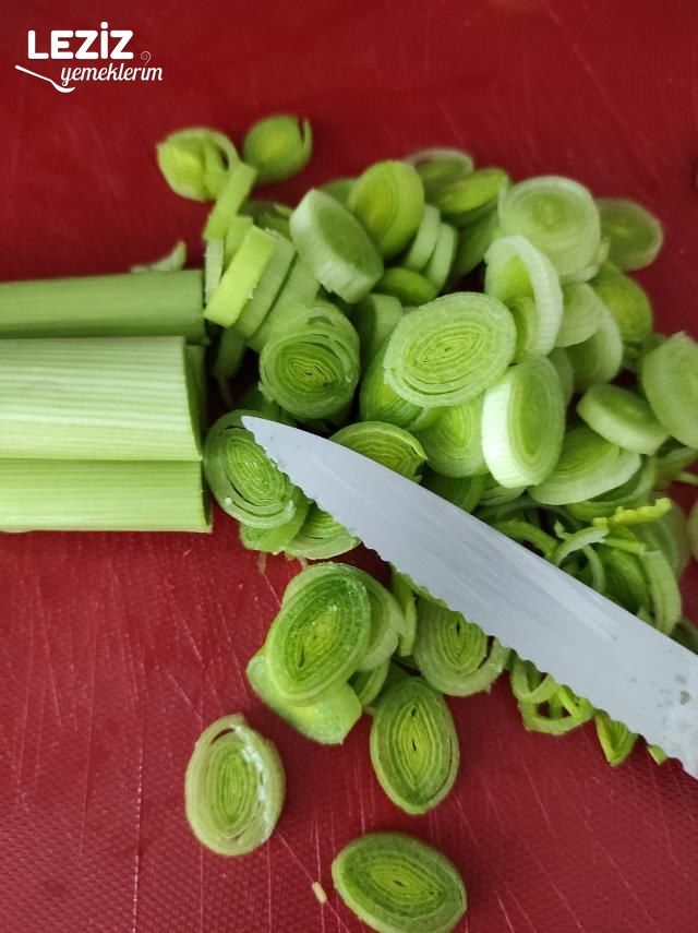 Sağlıklı, Lezzetli Pırasalı Poğaça