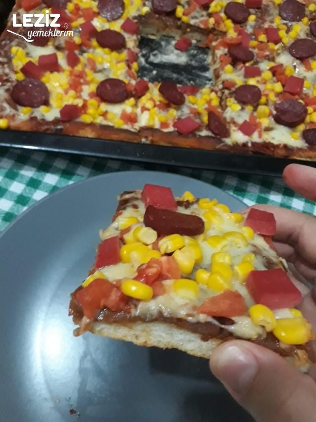 Sucuklu Pizza Tarifi (Büyük Boy Tepsi Ölçüsüyle) Leziz Yemeklerim