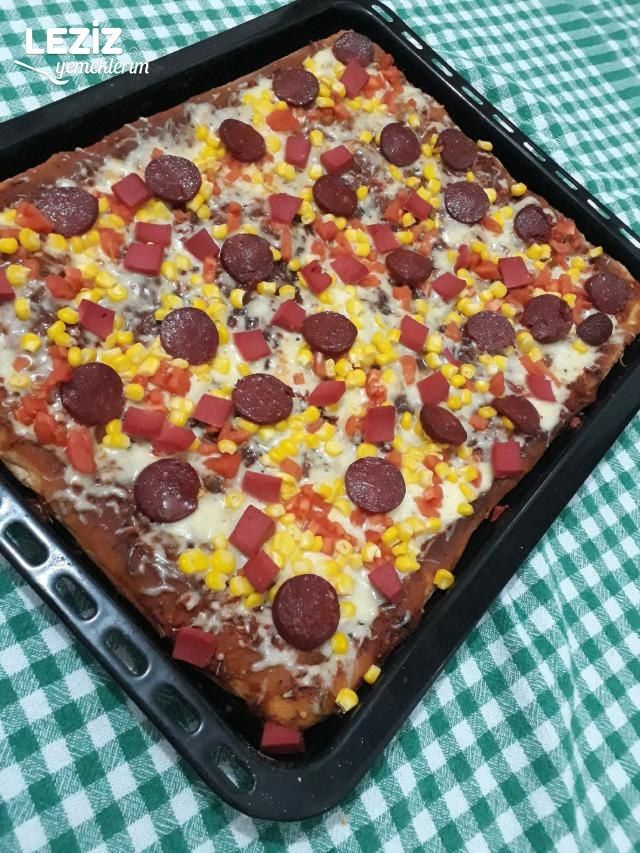Sucuklu Pizza Tarifi (Büyük Boy Tepsi Ölçüsüyle) Leziz Yemeklerim