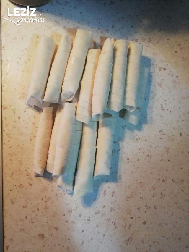 Hazır Yufkadan Buzluğa Koymak İçin Kalem Börek