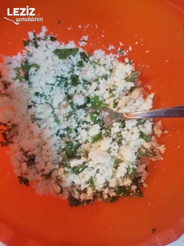 Hazır Yufkadan Buzluğa Koymak İçin Kalem Börek