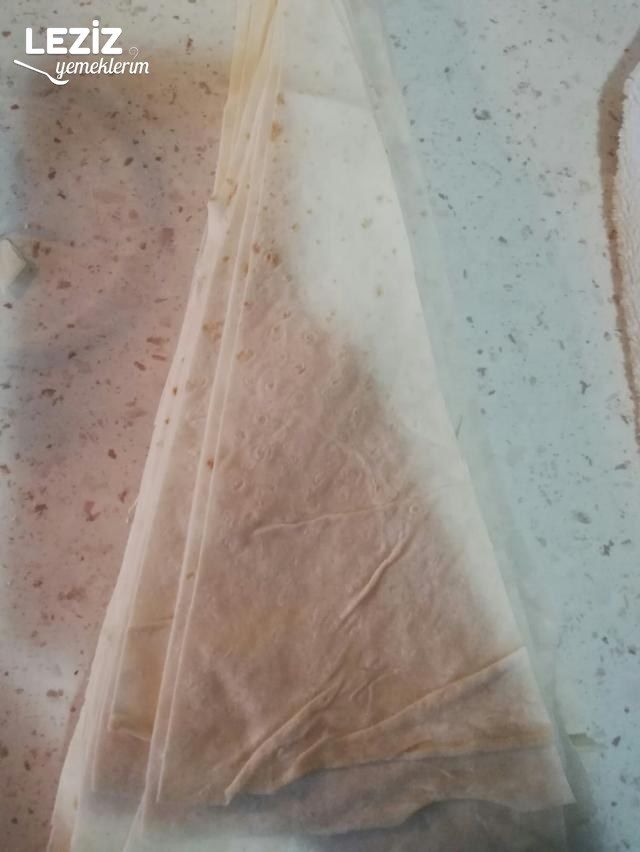 Hazır Yufkadan Buzluğa Koymak İçin Kalem Börek