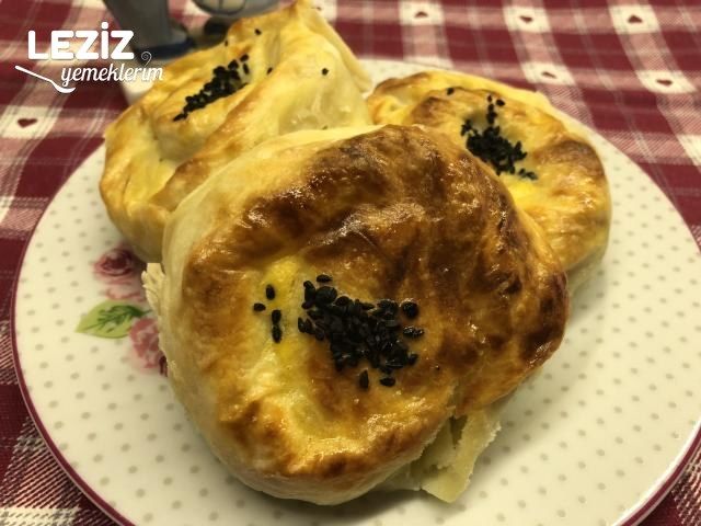 Tavuklu Gül Böreği