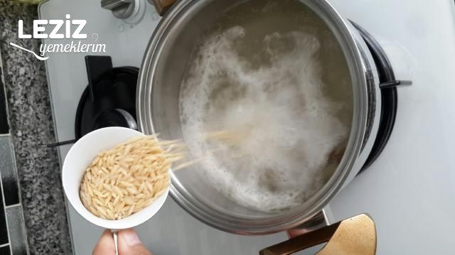 Et Suyunu Terbiyeli Arpa Şehriye Çorbası