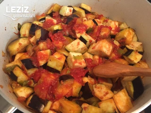 Zeytinyağlı Patlıcan Yemeği