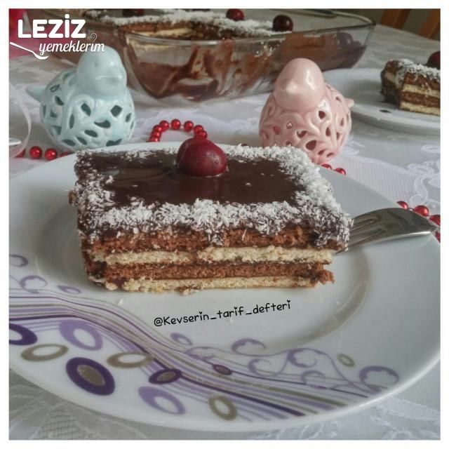 Çikolata Soslu Şipşak Bisküvi Pastası