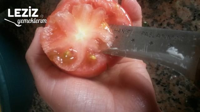 Domates Çanağında Lor Salatası