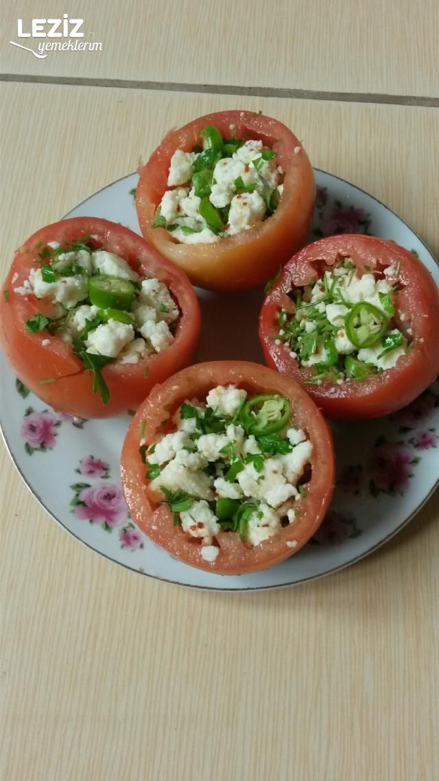 Domates Çanağında Lor Salatası