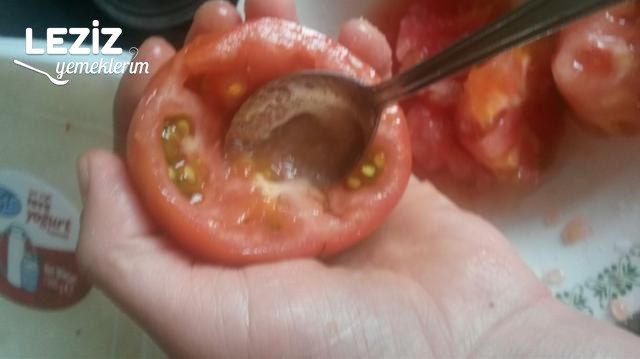 Domates Çanağında Lor Salatası