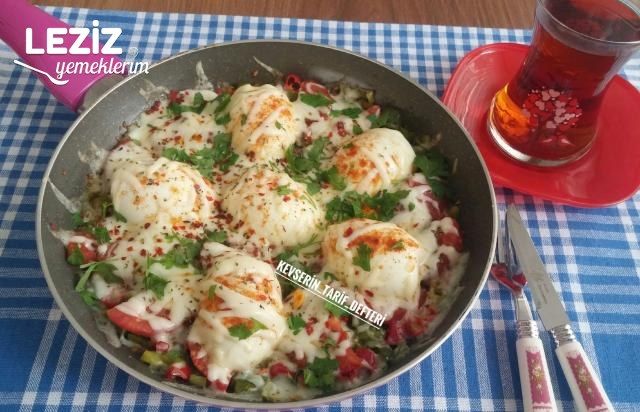 Enfes Kaşarlı Sebzeli Yumurta Tarifi