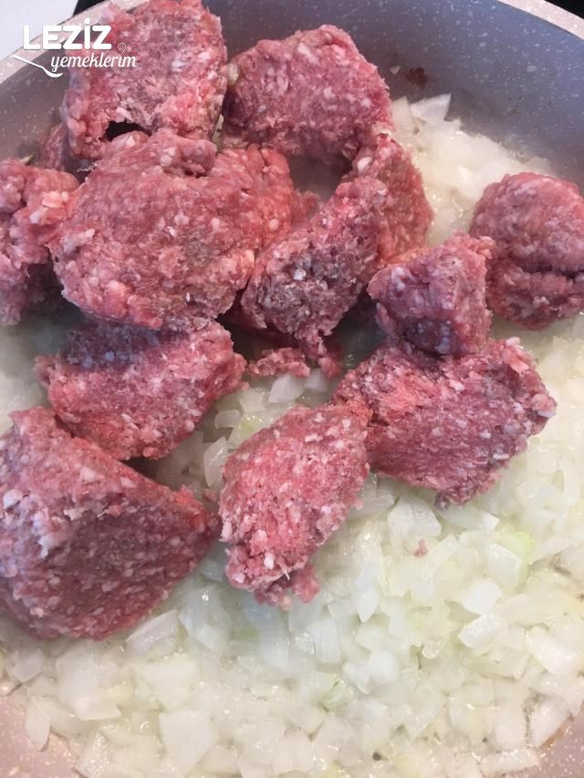 En Kolayından Ispanaklı Kıymalı Börek