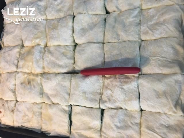 En Kolayından Ispanaklı Kıymalı Börek