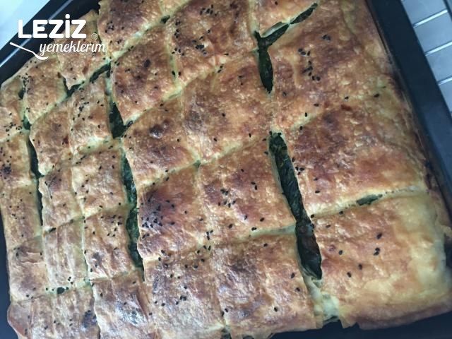 En Kolayından Ispanaklı Kıymalı Börek