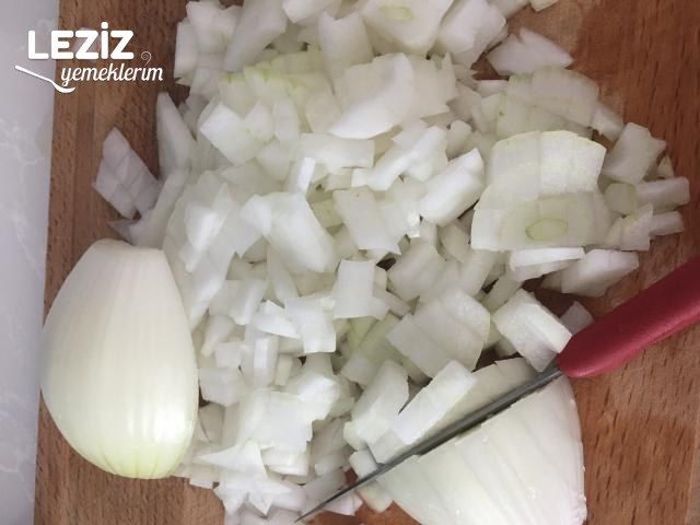 En Kolayından Ispanaklı Kıymalı Börek