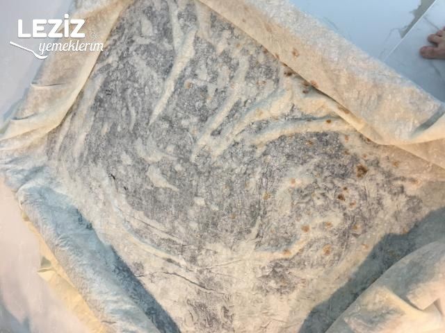 En Kolayından Ispanaklı Kıymalı Börek