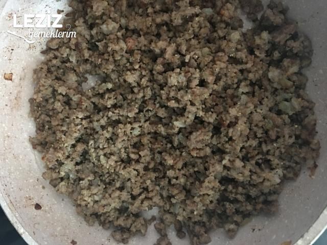 En Kolayından Ispanaklı Kıymalı Börek