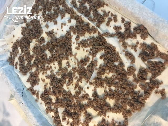 En Kolayından Ispanaklı Kıymalı Börek