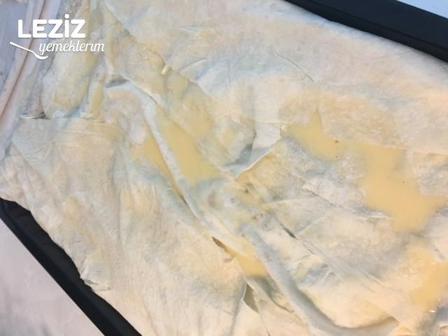 En Kolayından Ispanaklı Kıymalı Börek