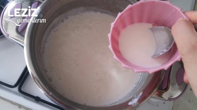 Kupta Muhallebi Kıvamında Cevizli Ve Fıstıklı Tatlı