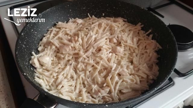 Kremalı Tavuklu Körili Enfes Erişte Tarifi