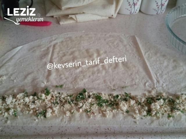 Kolay Peynirli Dolama Börek