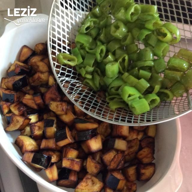 Soslu Patlıcan Biber Kızartma