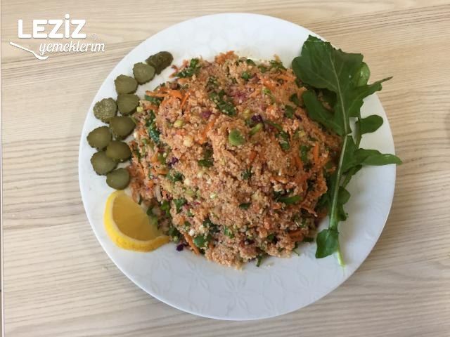 Kırmızı Lahanalı Havuçlu Pırasalı Kısır