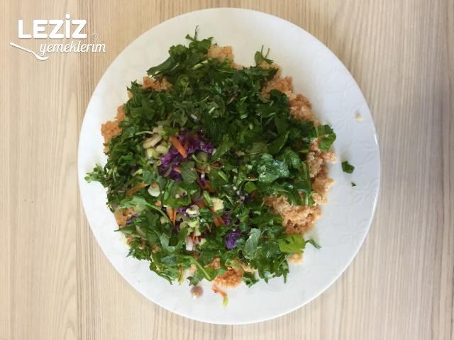 Kırmızı Lahanalı Havuçlu Pırasalı Kısır