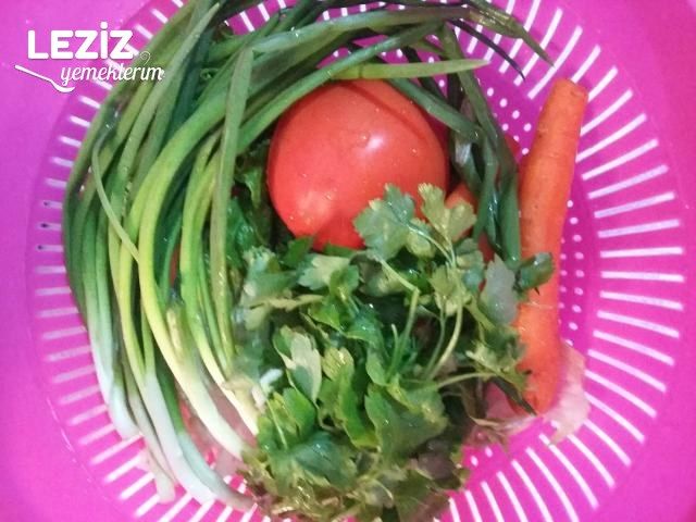 Hellim Peynirli Salata