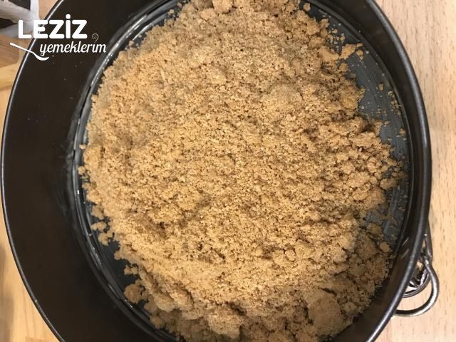 Çilekli Cheesecake (Tam Kıvamında)