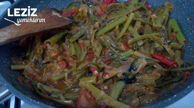 Ispanak Kökü Kavurması