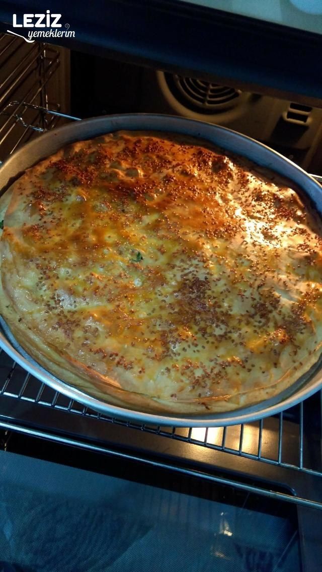 Peynirli Soğanlı El Açması Börek
