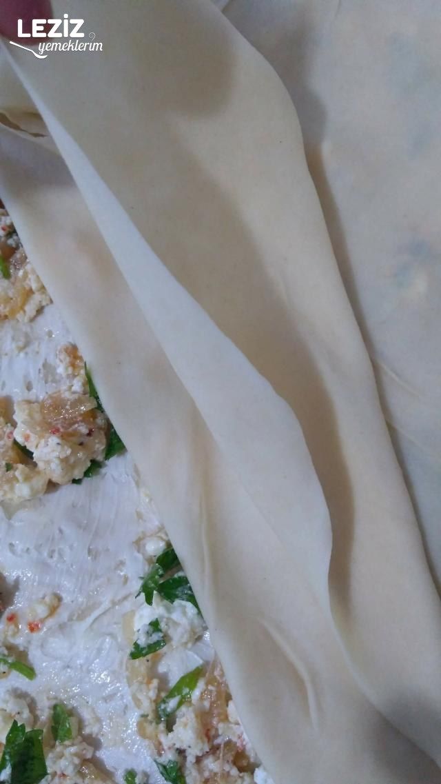 Peynirli Soğanlı El Açması Börek