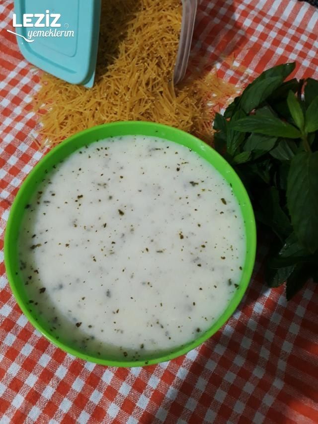 Şehriyeli Yoğurt Çorbası (10 Dakikada Hazır)