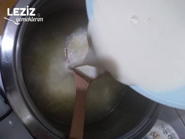 Şehriyeli Yoğurt Çorbası (10 Dakikada Hazır)