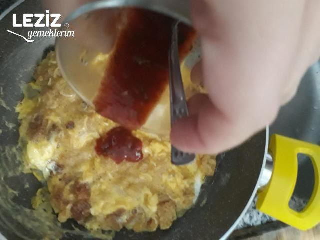 Kahvaltıya Omlet Tabanlı Pizza