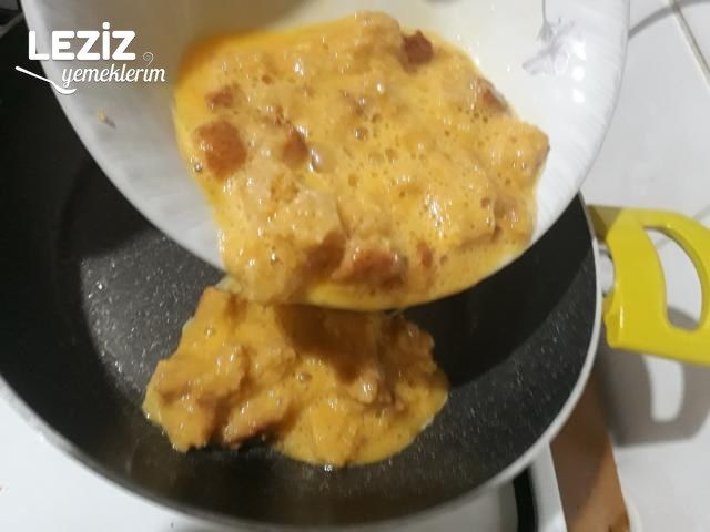 Kahvaltıya Omlet Tabanlı Pizza